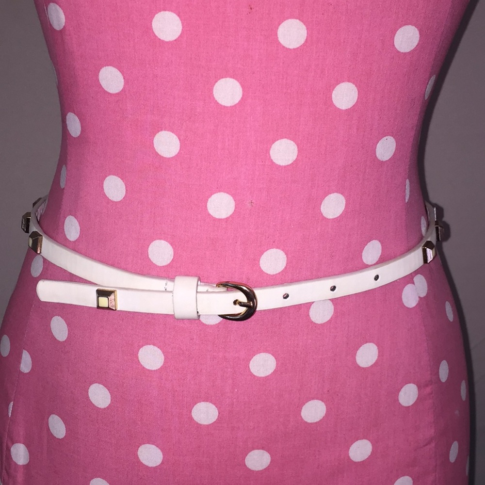 White belt Sz S/M w gold/cream sq studded accents